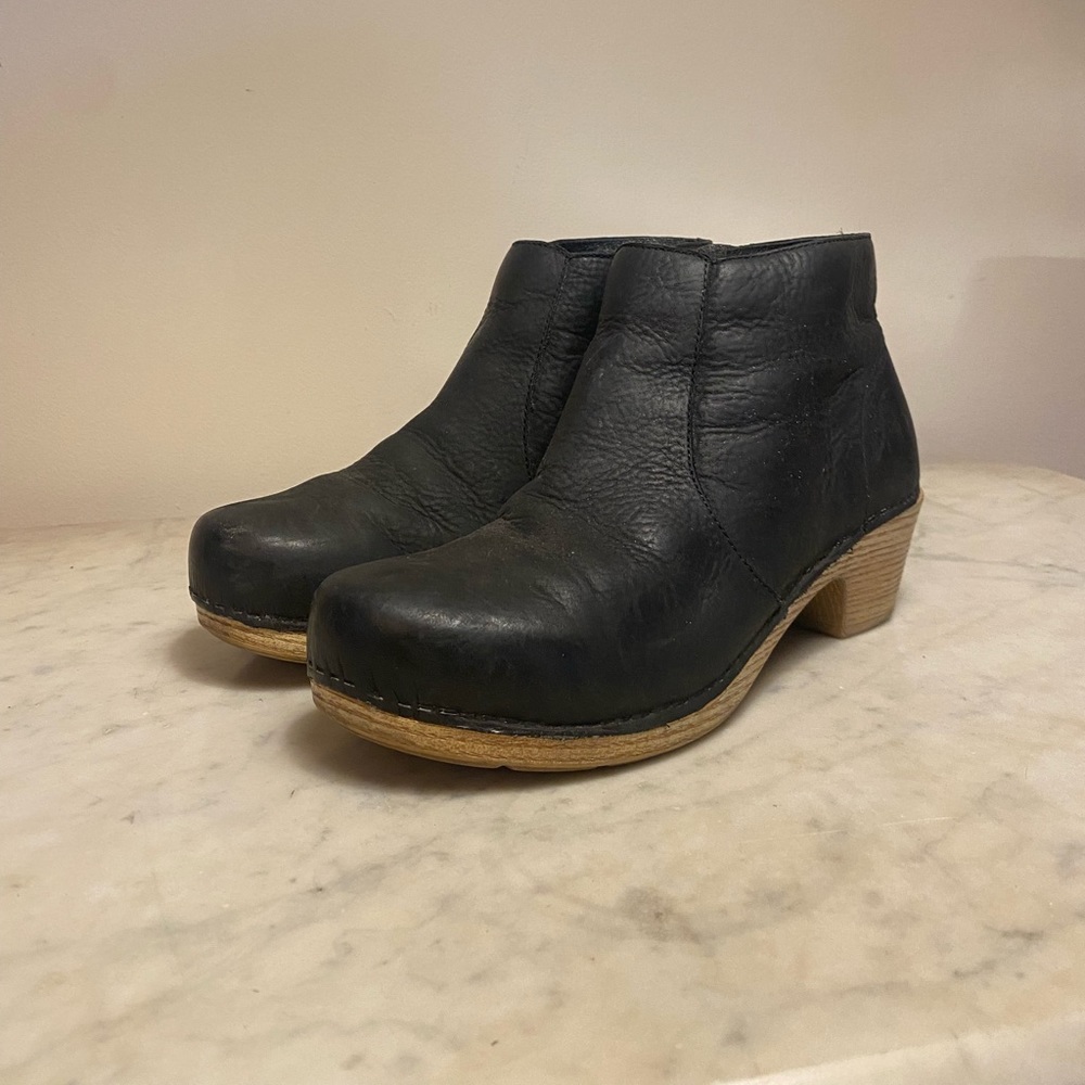 dansco clog booties 6.5